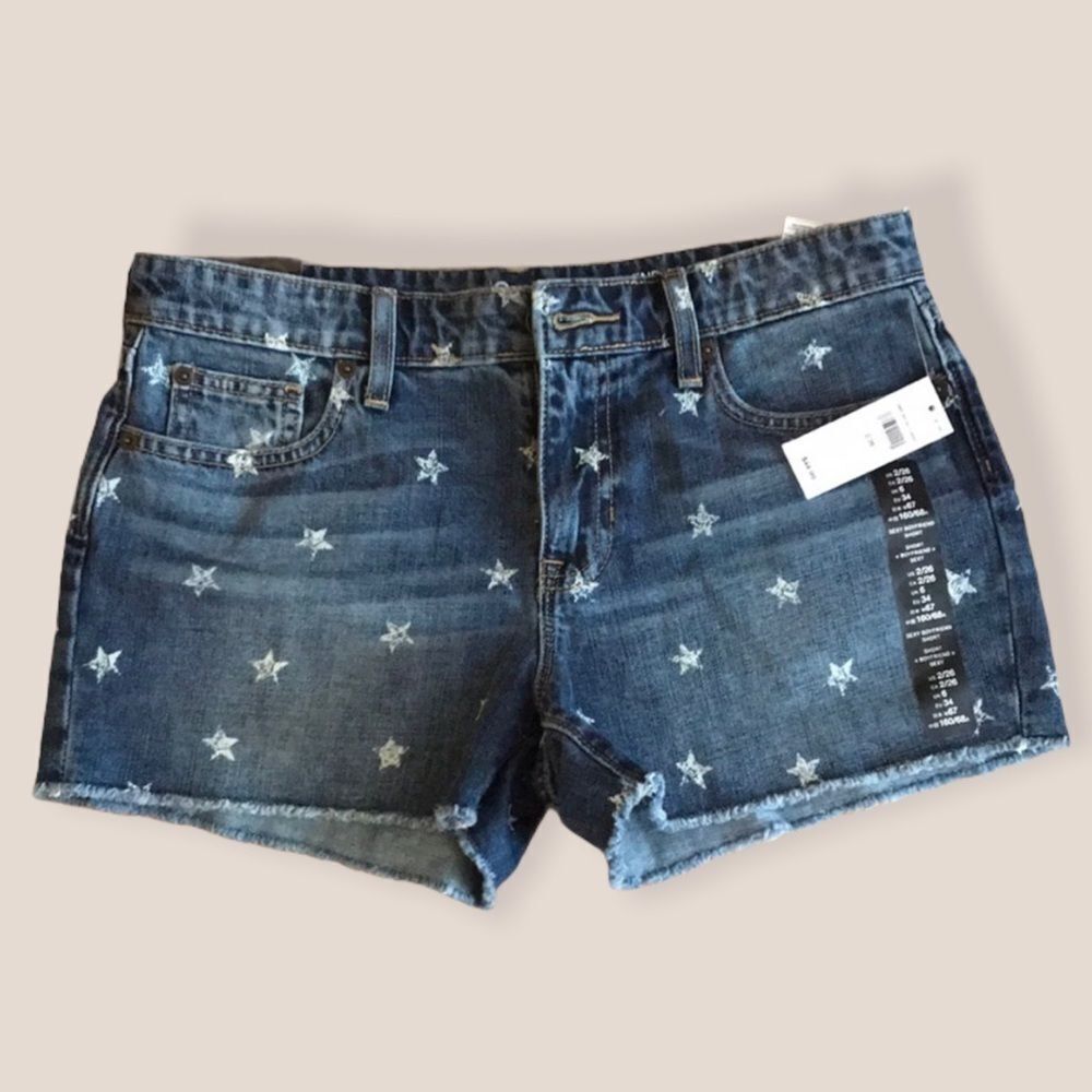GAP sexy boyfriend short denim shorts. Size 2
